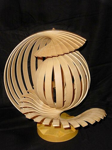 Lampe en bois sculpt (Pascal Veuillet)
