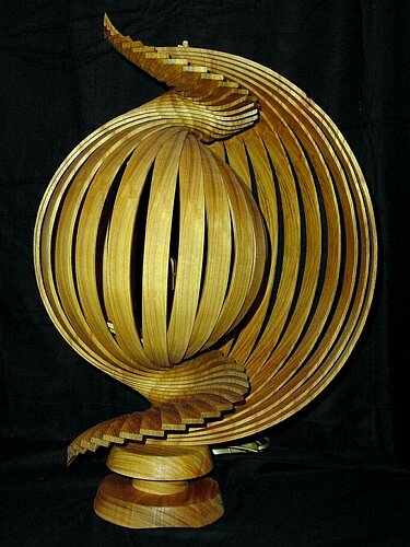 Lampe en bois sculpt (Pascal Veuillet)